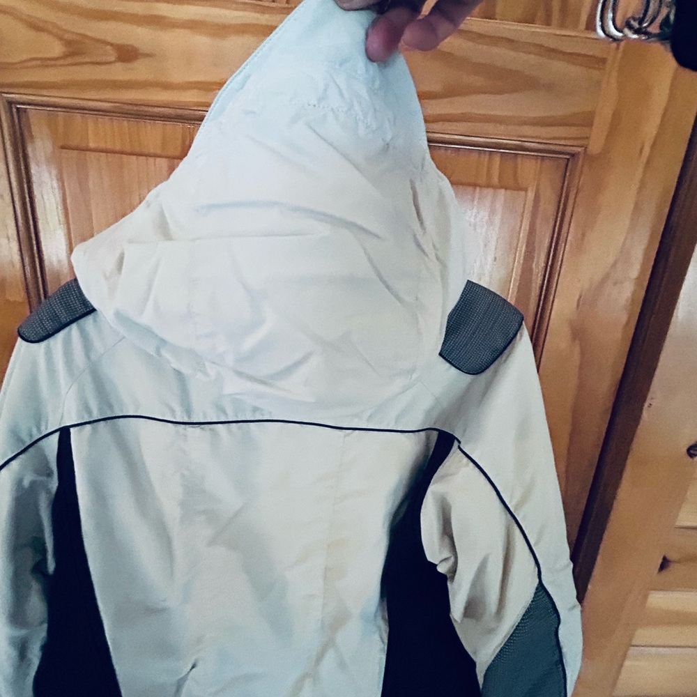 The North Face Black and Beige Jacket - Picture 11 of 13